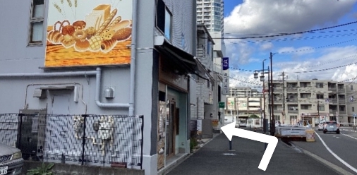 真光寺長津田線沿いのパン屋さんを左側へ曲がります。